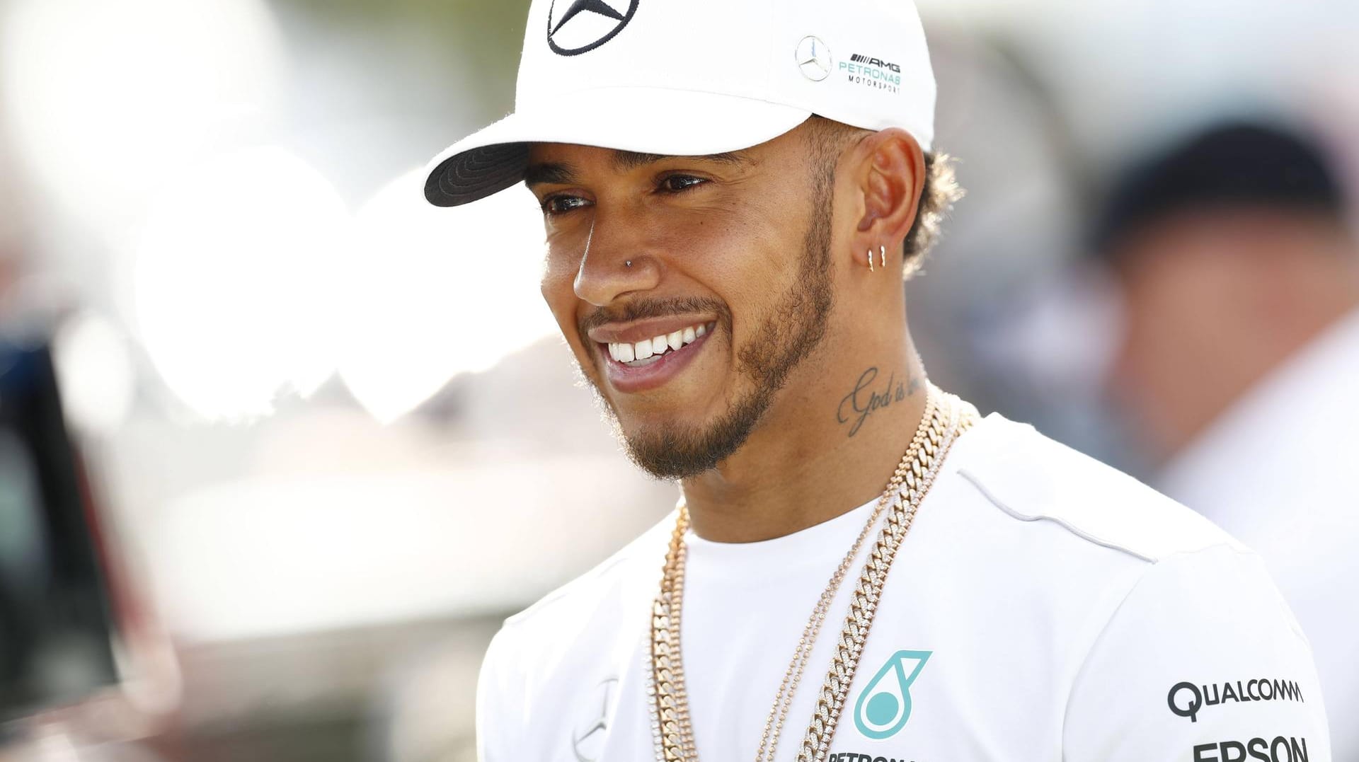 Lewis Hamilton dominierte das Melbourne-Training und setzte ein erstes Ausrufezeichen. Lewis Hamilton dominierte das Melbourne-Training und setzte ein erstes Ausrufezeichen.