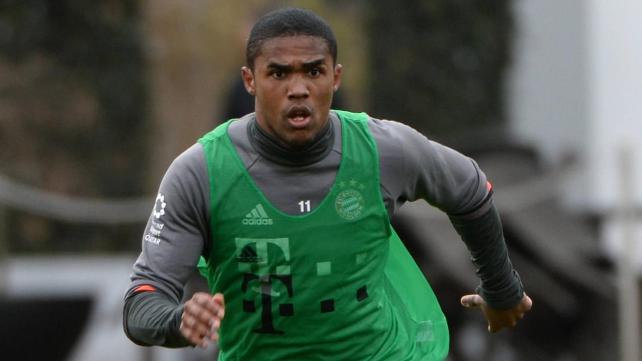 Douglas Costa will beim FC Bayern bald wieder ins Training einsteigen.