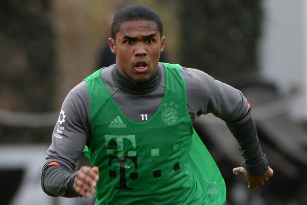 Douglas Costa will beim FC Bayern bald wieder ins Training einsteigen.