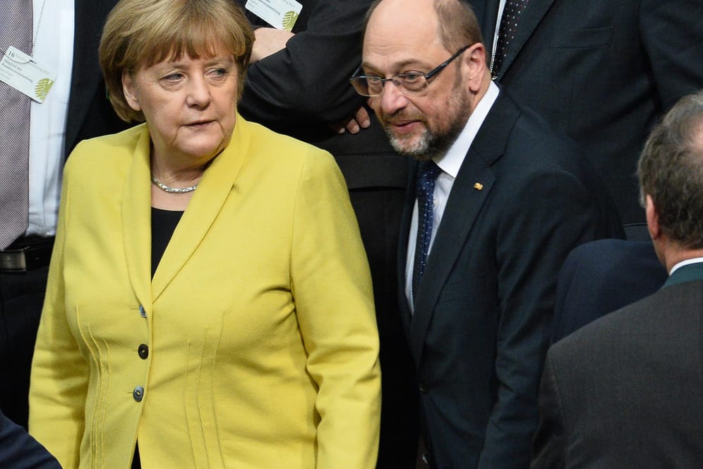 Angela Merkel kann im "Deutschlandtrend" ihren Abstand zu Martin Schulz etwas verkleinern.