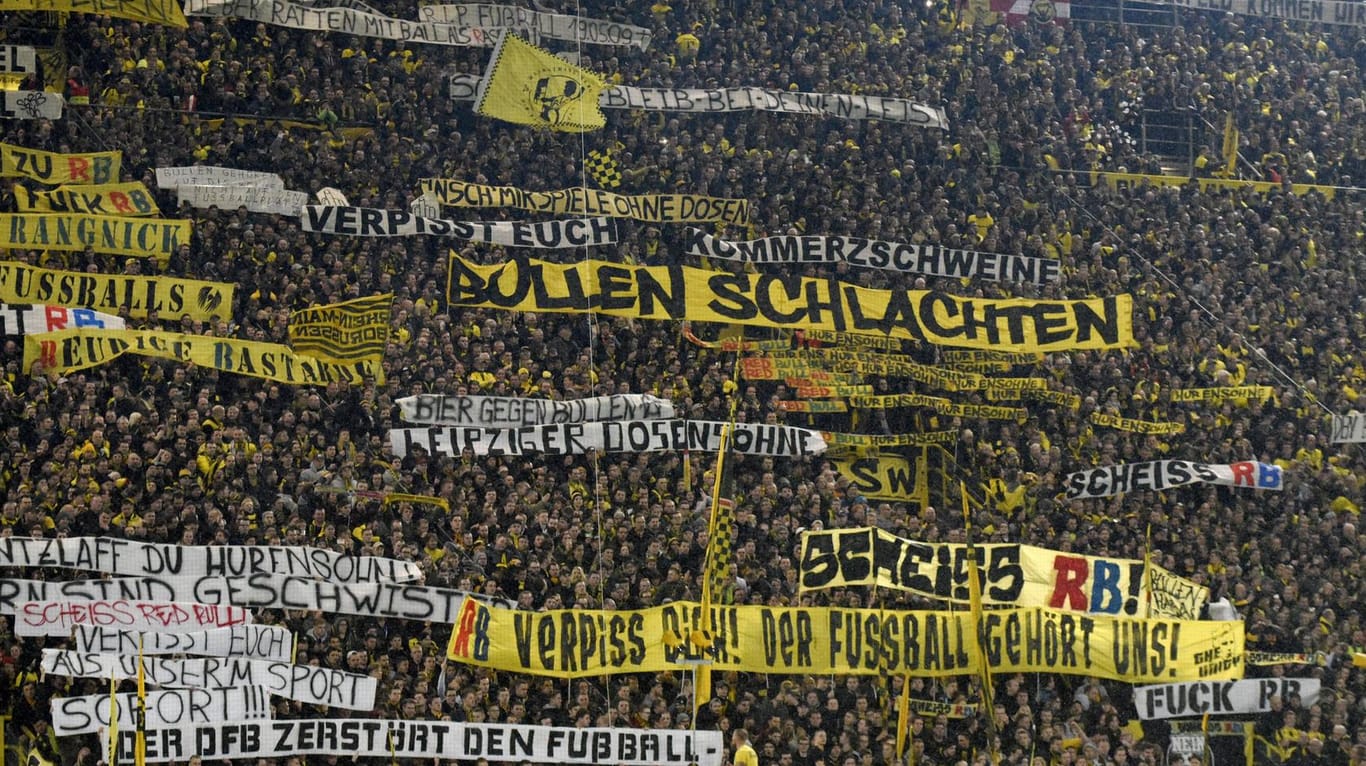 Feindselig: Auch die Banner der BVB-Fans gegen RB Leipzig sorgten für Diskussionen.