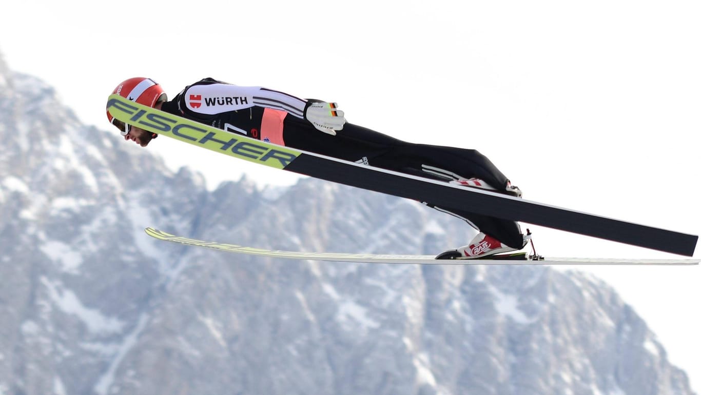Markus Eisenbichler hat mit 248 Metern einen neuen deutschen Rekord im Skifliegen aufgestellt.