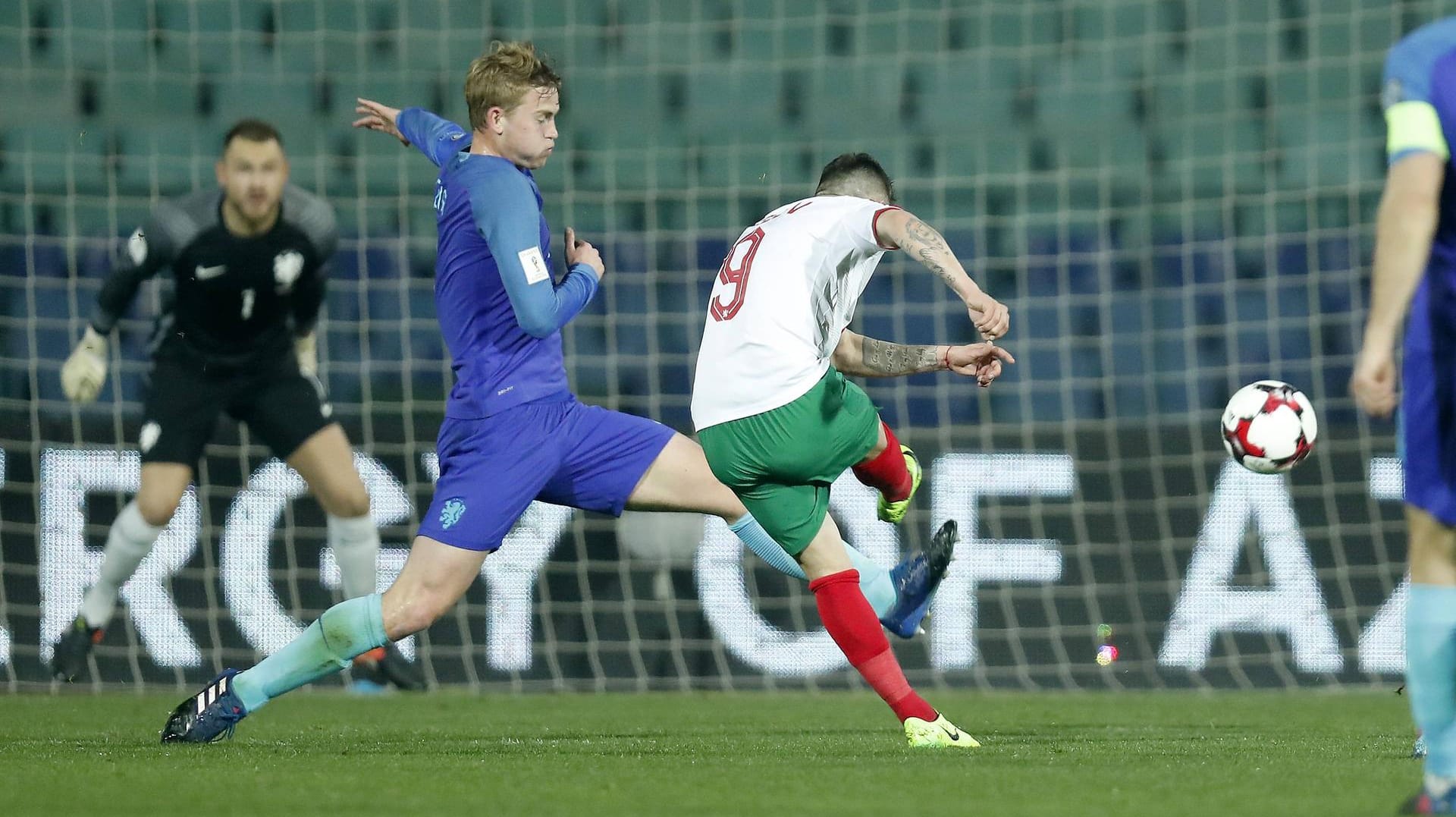 Spas Delew beim 2:0. Dem Stürmer von Pogon Stettin gelang in der 1. Halbzeit ein Doppelpack.