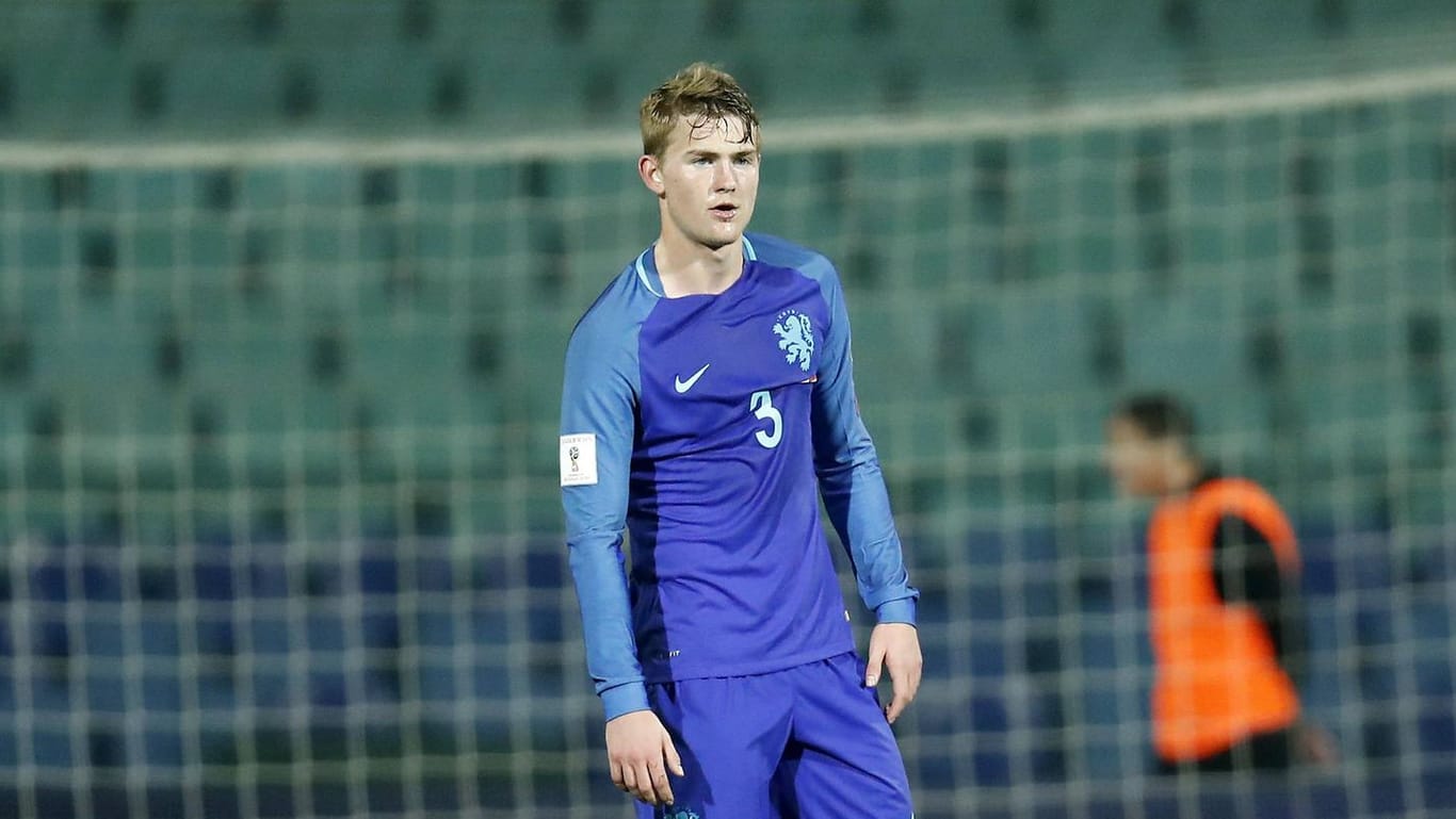 Der erst 17 Jahre alte Matthijs de Ligt hatte sich sein Länderspiel-Debüt sicher anders vorgestellt.