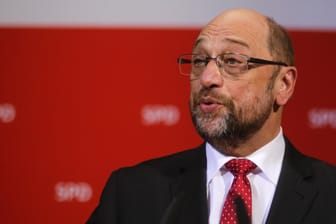 "Puuuh", scheint SPD-Hoffnungsträger Martin Schulz die Luft rauszulassen, nach dem die Ergebnisse der Landtagswahl im Saarland bekanntgegeben wurden.