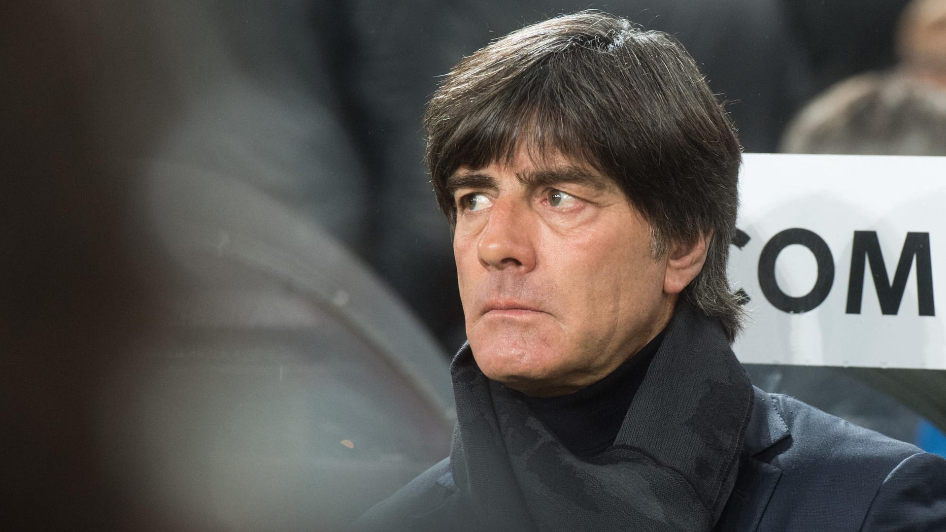 Joachim Löw blickt skeptisch auf die vollen Terminkalender der Nationalspieler.