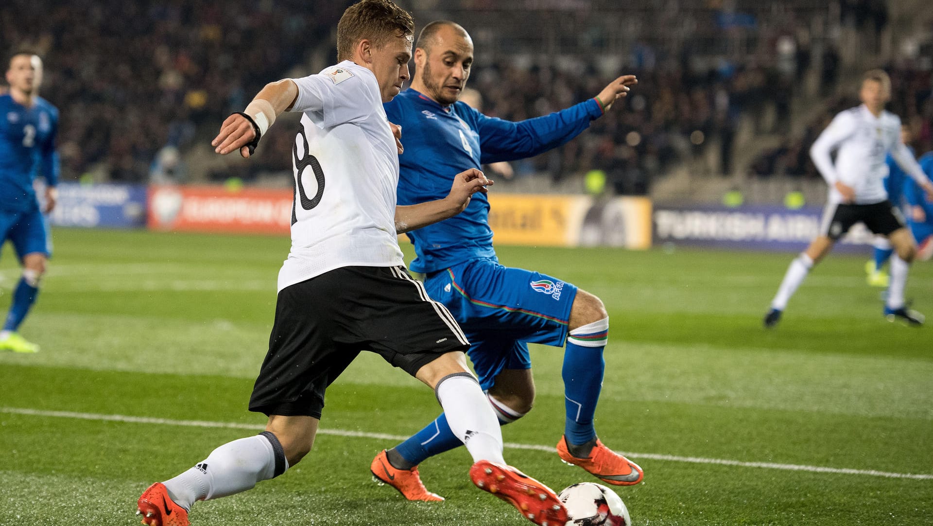 Der Bundestrainer hofft, dass Joshua Kimmich sich auch bei Bayern München durchsetzt.