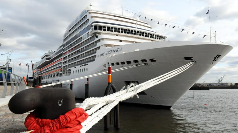 Das Kreuzfahrtschiff "MSC Magnifica" bei einem Zwischenstopp im Hafen von Hamburg. Auf diesem Schiff wurde die Vermisste zuletzt gesehen.