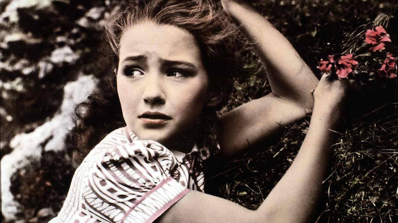 Schon als junges Mädchen lernte Christine Kaufmann das Leben im Rampenlicht kennen (hier 1955 im Film "Wenn die Alpenrosen blüh'n")