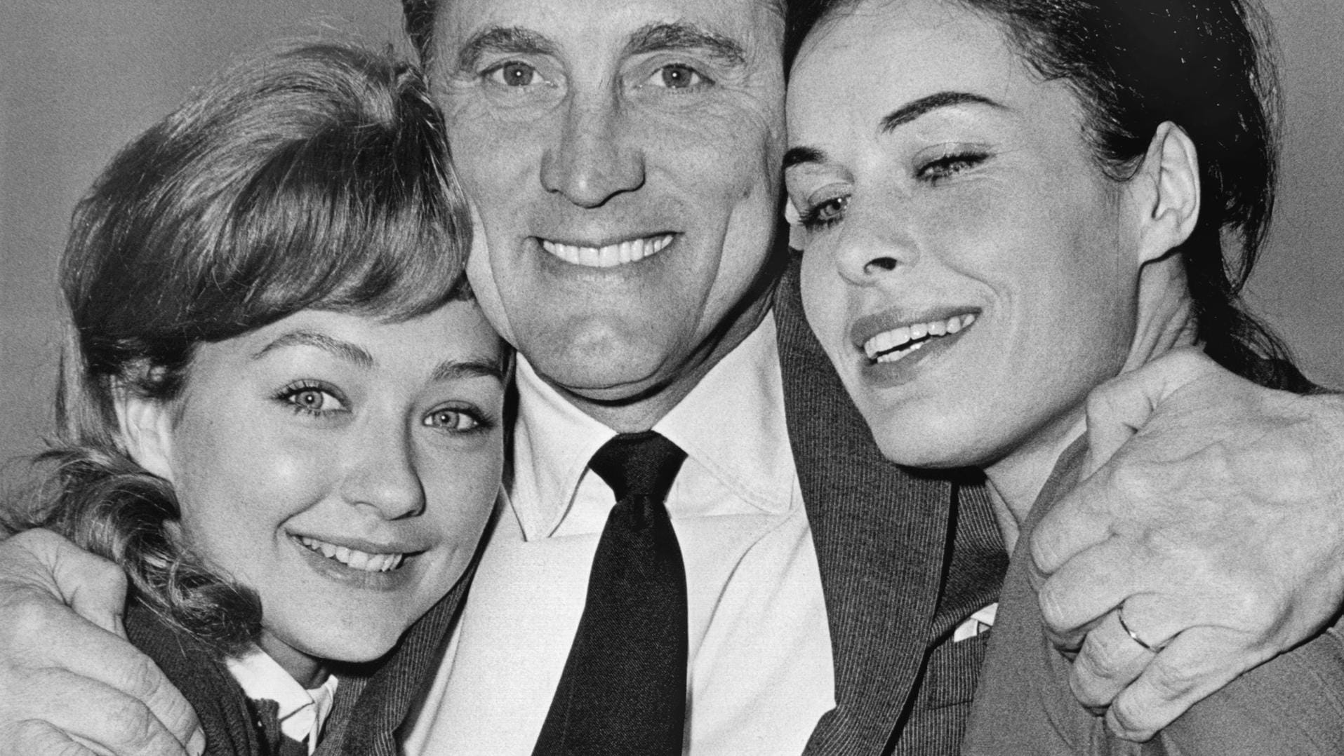 Christine Kaufmann (l.) mit Kirk Douglas und Barbara Rütting