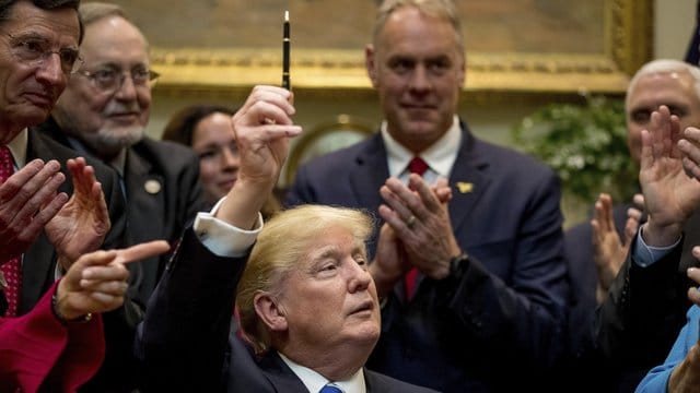 Mit seinen Ankündigungen erschwert Trump den Klimaschutz in den USA und weltweit. Mit seinen Ankündigungen erschwert Trump den Klimaschutz in den USA und weltweit.