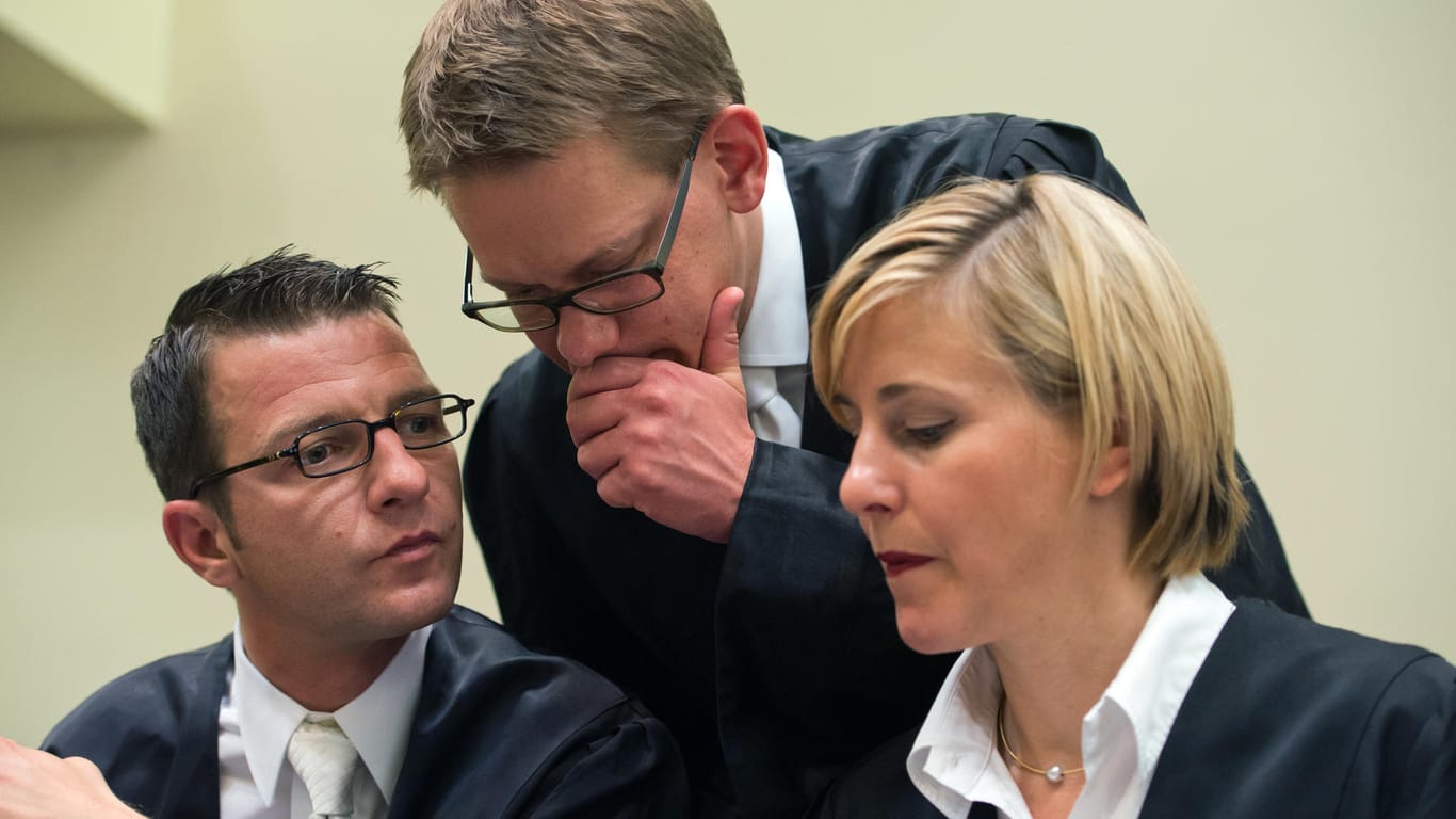 Die Anwälte Wolfgang Stahl, Wolfgang Heer und Anja Sturm wollen Beate Zschäpe nicht mehr verteidigen.