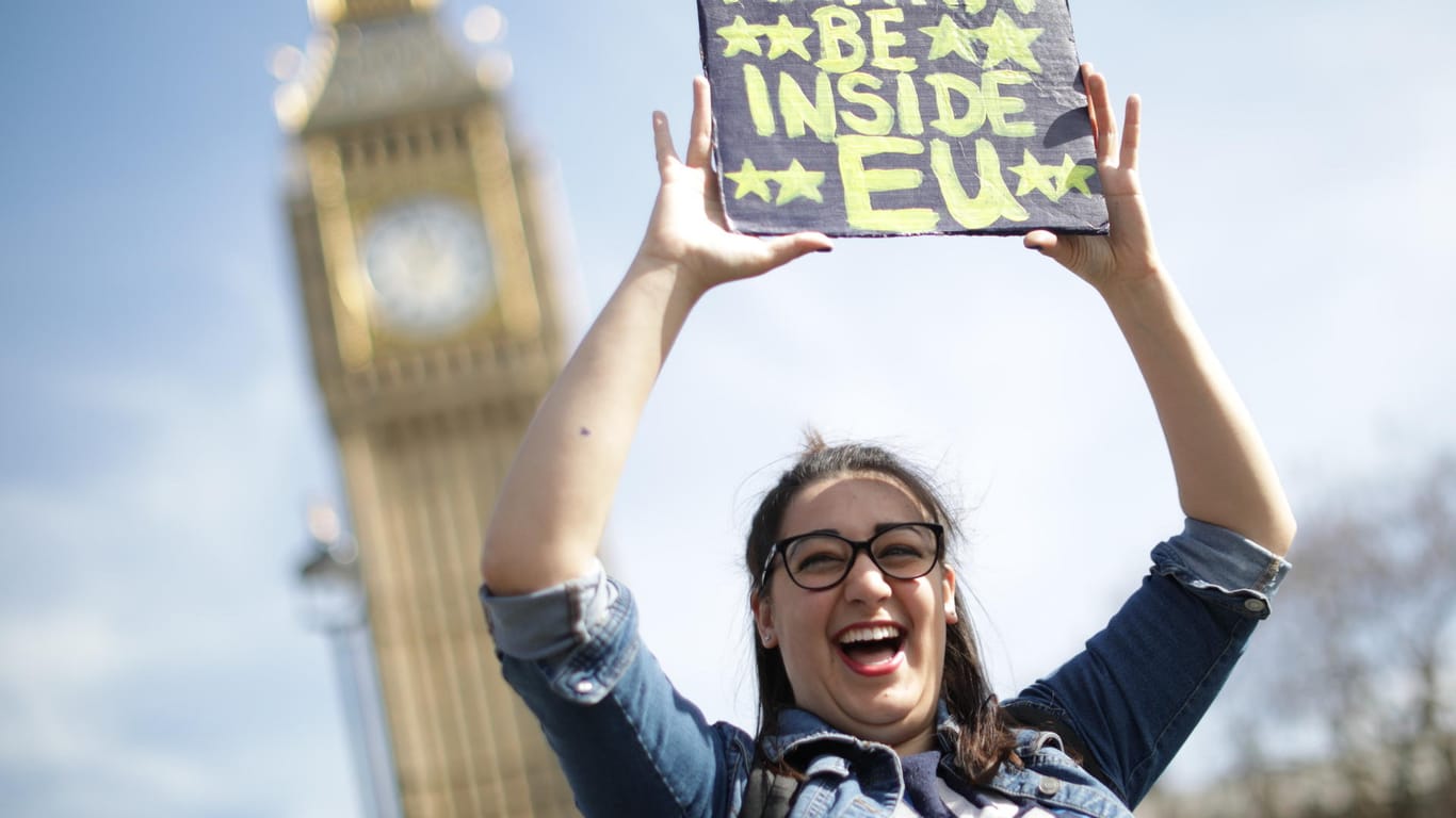 Die Briten könnten eventuell doch in der EU bleiben - zumindest die EU scheint es noch nicht aufgegeben zu haben. (Quelle: dpa)