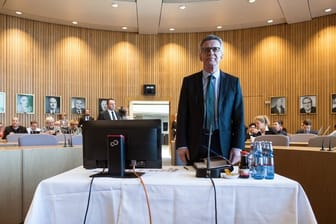 Bundesinnenminister Thomas de Maizière steht im Untersuchungsausschuss des nordrhein-westfälischen Landtags zum Terrorfall Amri in Düsseldorf.