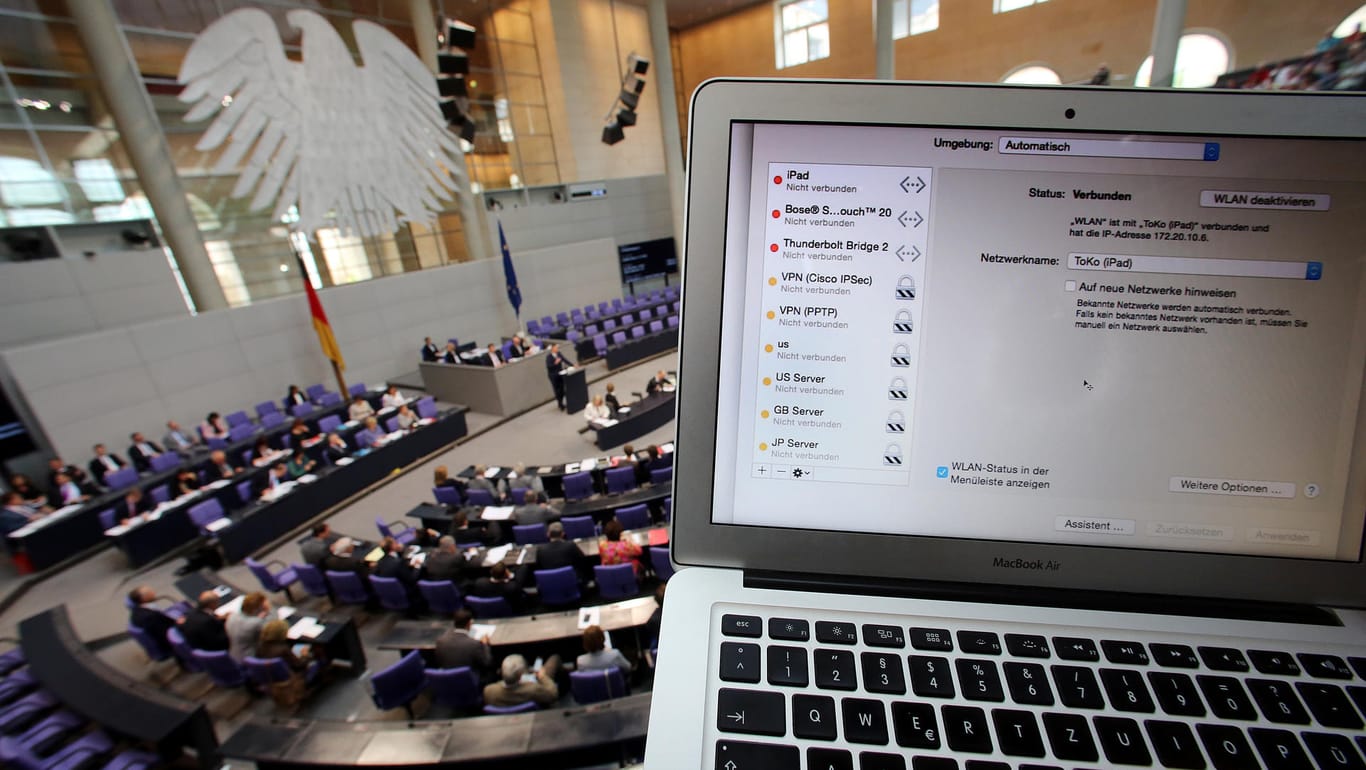 Neue Enthüllungen: Bundestagsabgeordnete wurden offenbar erneut Opfer eines Hacker-Angriffs.