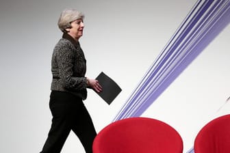 Großbritanniens Premierministerin Theresa May wird die EU über die Brexit-Pläne informieren.