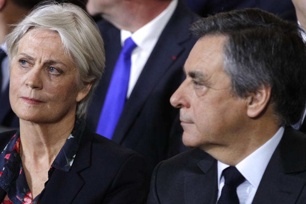Der konservative französische Präsidentschaftskandidat Francois Fillon und seine Frau Penelope müssen sich schweren Anschuldigungen stellen.