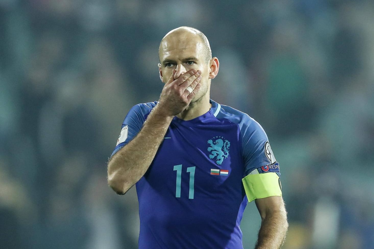 Arjen Robben war nach der blamablen 0:2-Pleite in Bulgarien sichtlich bedient.