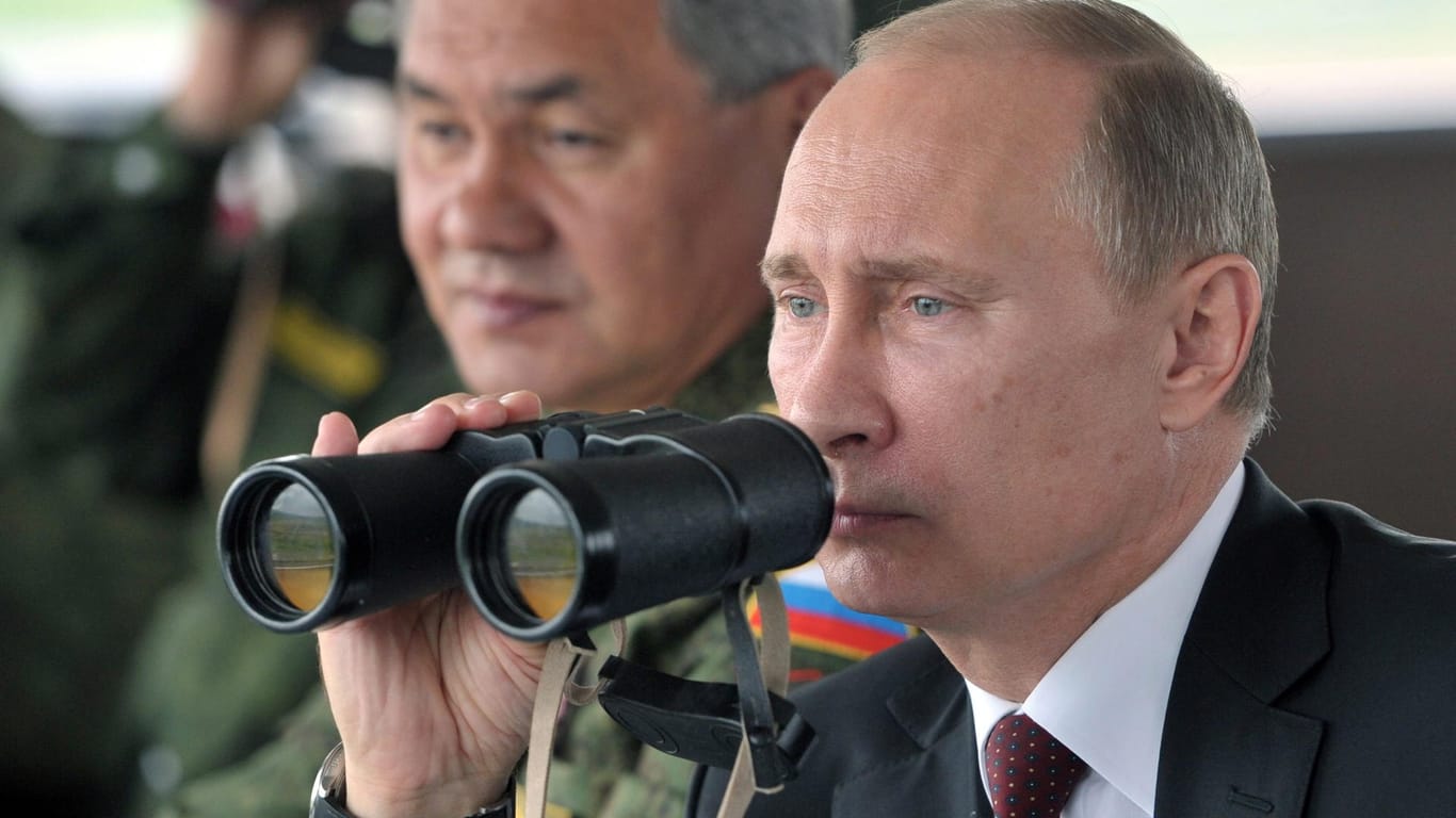 Präsident Wladimir Putin verschenkt veraltete Waffen aus dem russischen Arsenal.