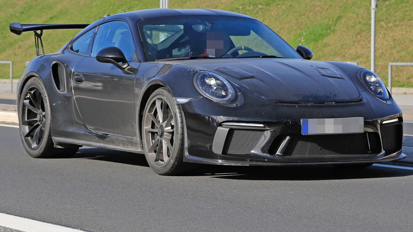 Erlkönige von künftigen Porsche 911 Modellen in der Eifel erwischt.