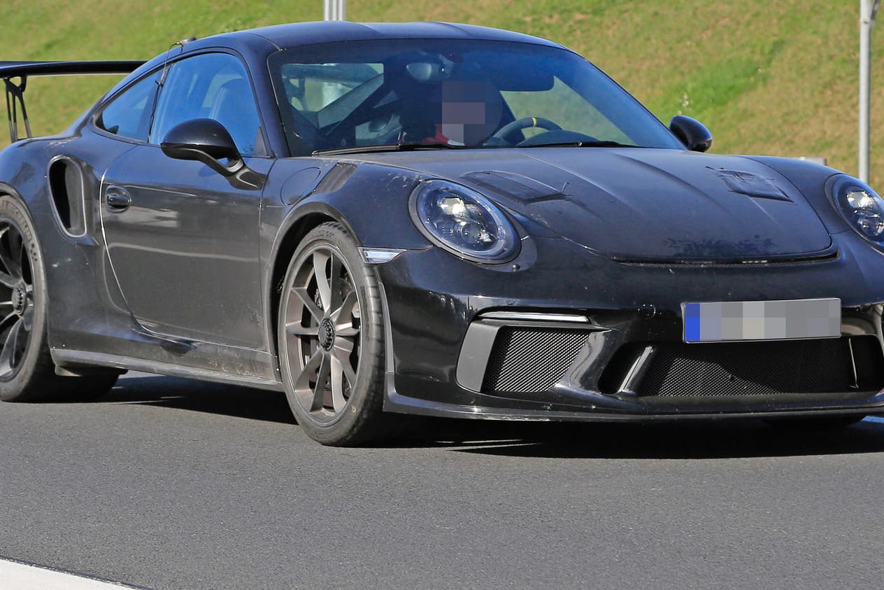 Erlkönige von künftigen Porsche 911 Modellen in der Eifel erwischt.