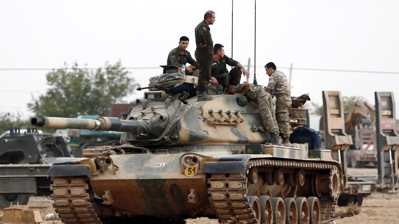 Türkische Armee an der syrischen Grenze
