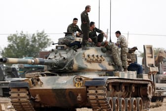 Türkische Armee an der syrischen Grenze