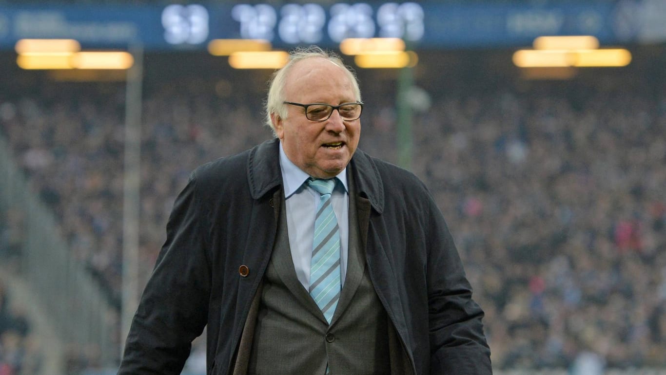 Uwe Seeler lässt sich kein Heimspiel seines Hamburger SV entgehen.