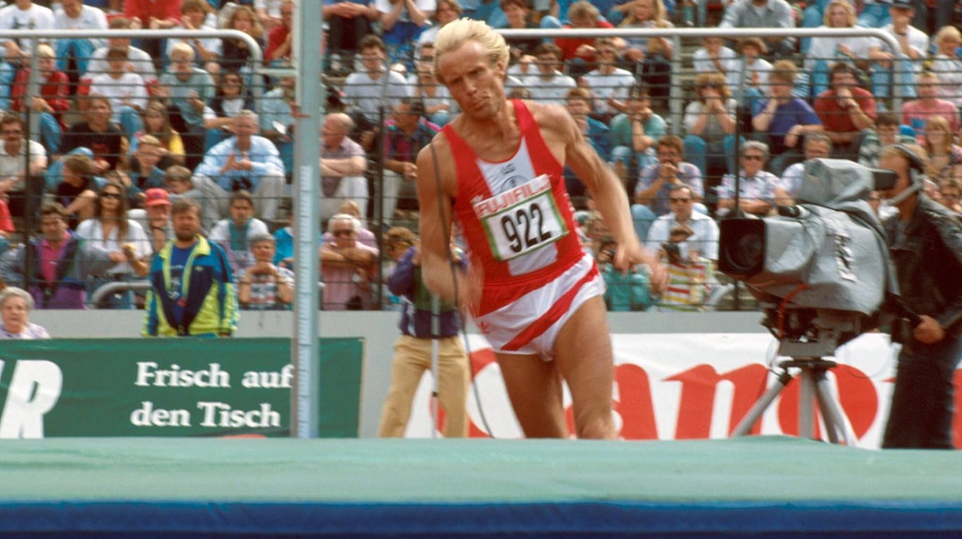 Carlo Thränhardt stellte 1988 mit 2,42 m einen Hallen-Weltrekord auf.