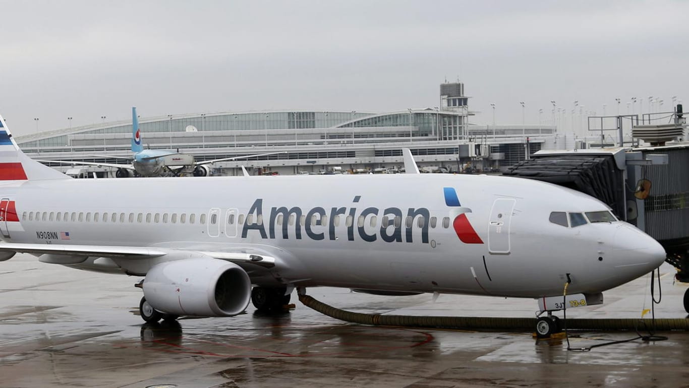 Ein Co-Pilot von American Airlines wurde wenige Kilometer vor der Landung arbeitsunfähig.