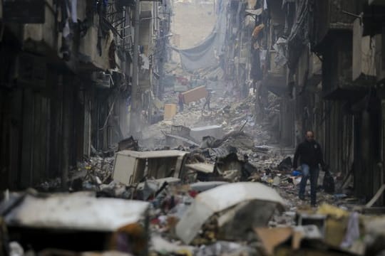 Eine verwüstete Straße in Aleppo.
