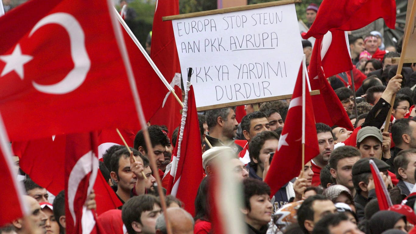 Pro-Erdogan-Anhänger demonstrieren in Brüssel