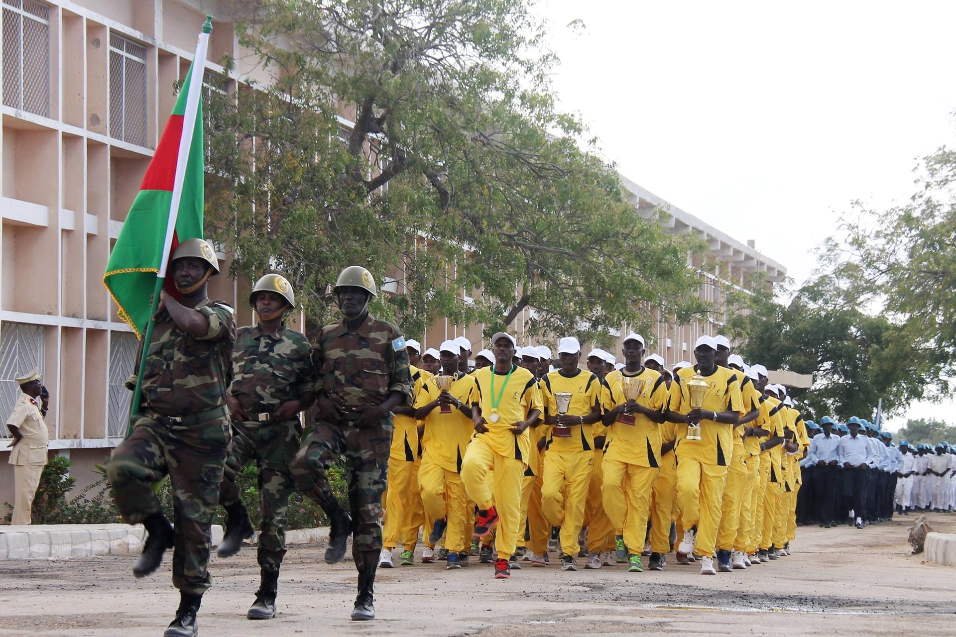 Mogadischu, 12. April 12 2015 Militärparade mit somalischen Soldacten.