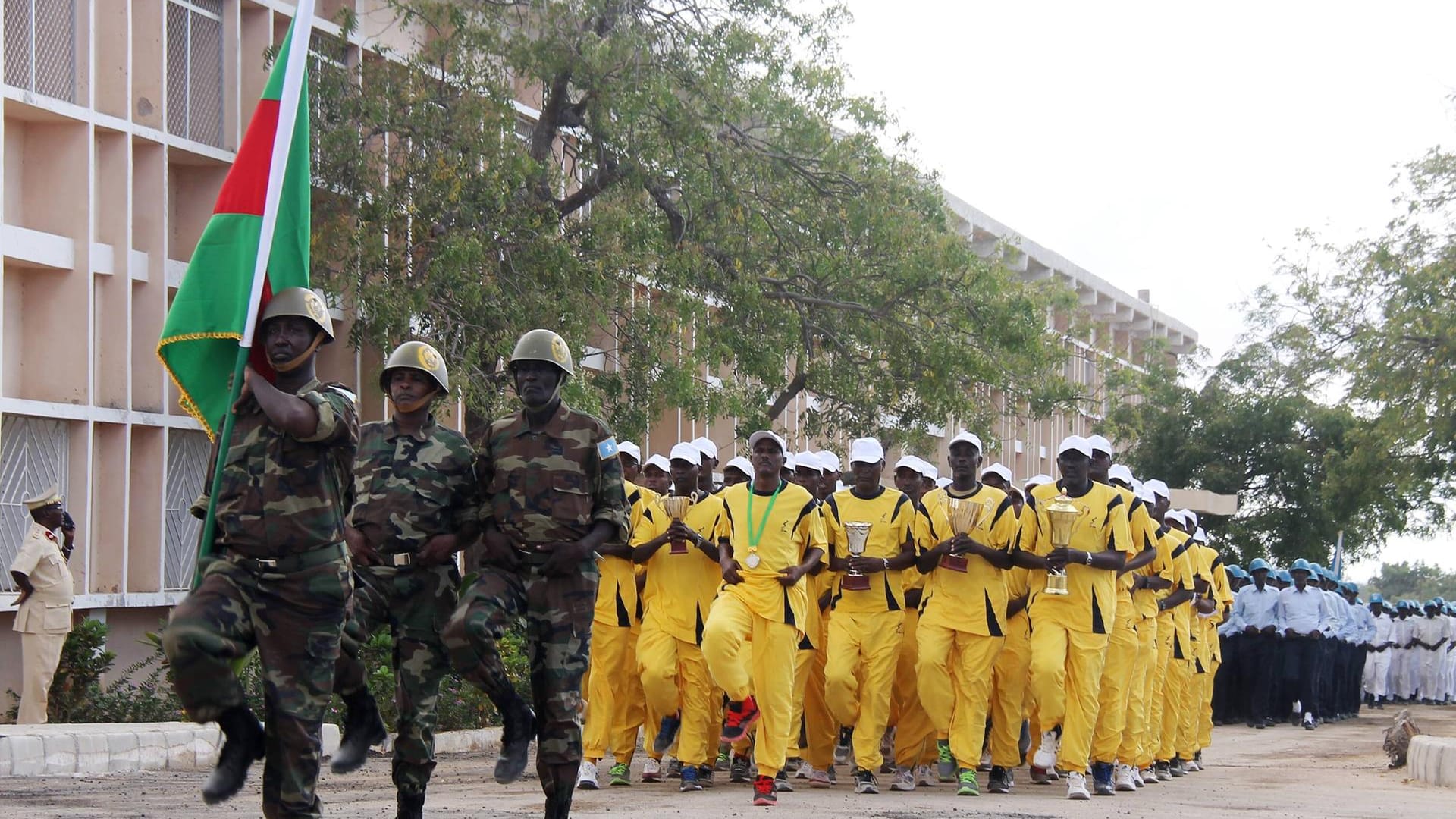 Mogadischu, 12. April 12 2015 Militärparade mit somalischen Soldacten.