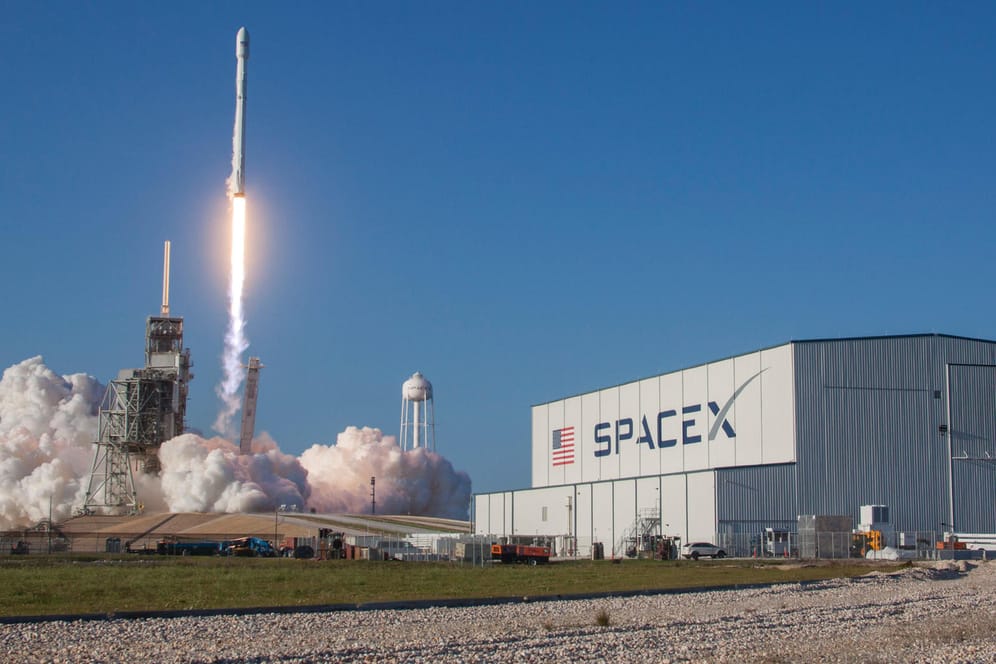 Start der Falcon-9-Rakete von SpaceX.