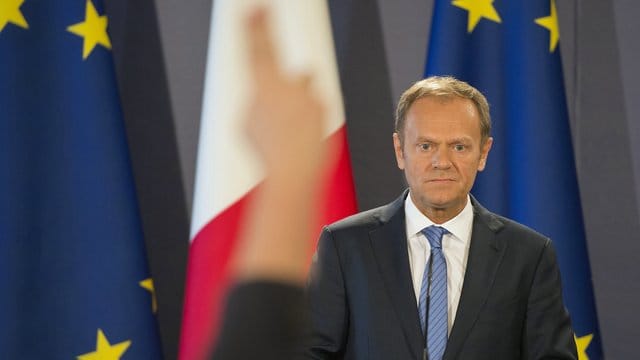 "Parallele Verhandlungen zu allen Themen zu beginnen, wie von einigen im Vereinigten Königreich vorgeschlagen, das wird nicht passieren", sagt Tusk. "Parallele Verhandlungen zu allen Themen zu beginnen, wie von einigen im Vereinigten Königreich vorgeschlagen, das wird nicht passieren", sagt Tusk.