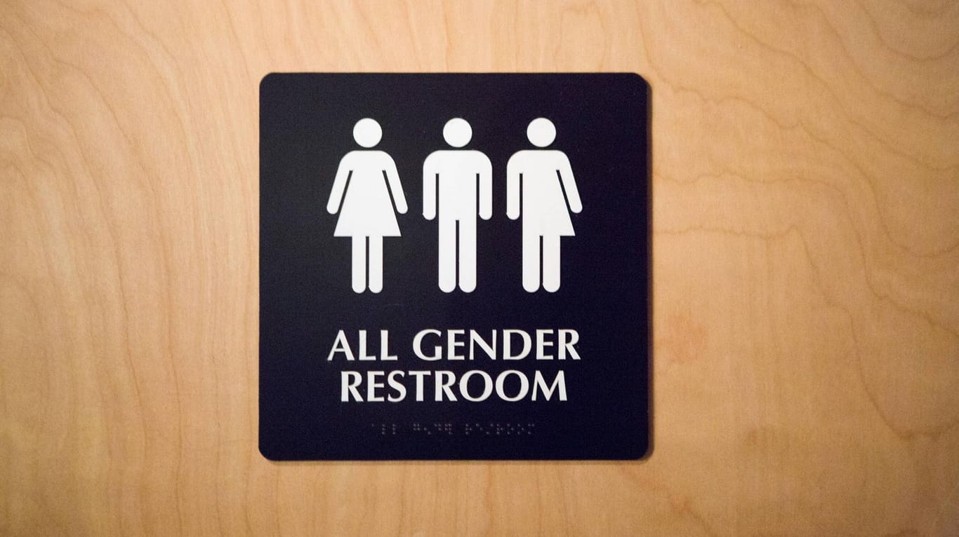 Ein umstrittenes Gesetz im US-Bundesstaat North Carolina zur Nutzung öffentlicher Toiletten durch Transgender ist zurückgenommen worden.