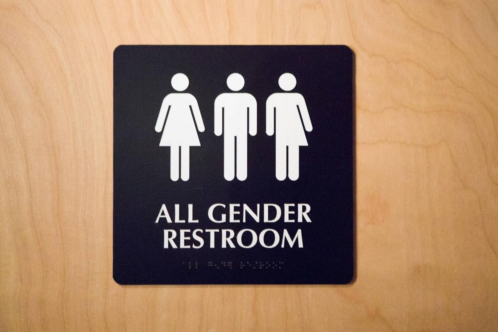 Ein umstrittenes Gesetz im US-Bundesstaat North Carolina zur Nutzung öffentlicher Toiletten durch Transgender ist zurückgenommen worden.