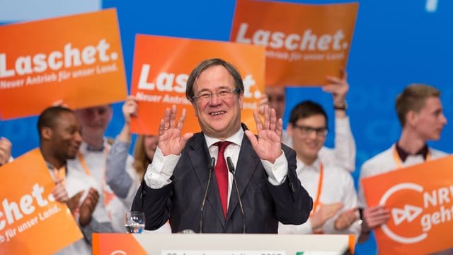 Der CDU-Landesvorsitzende von Nordrhein-Westfalen und Spitzenkandidat für die kommende Landtagswahl, Armin Laschet, beim Parteitag in Münster. Der CDU-Landesvorsitzende von Nordrhein-Westfalen und Spitzenkandidat für die kommende Landtagswahl, Armin Laschet, beim Parteitag in Münster.