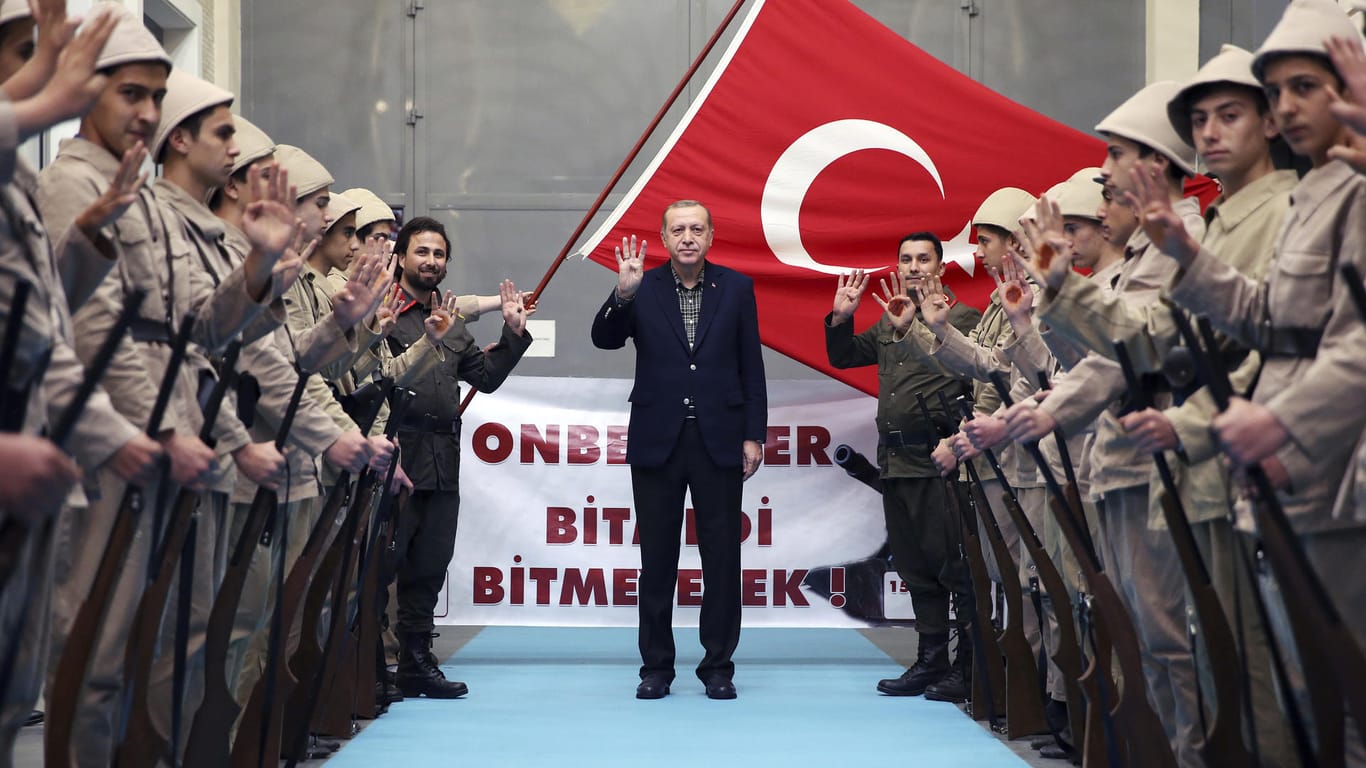 Rund 150 teils sehr erfahrene Soldaten hat die Türkei aus den Nato-Hauptquartieren zurückgezogen.