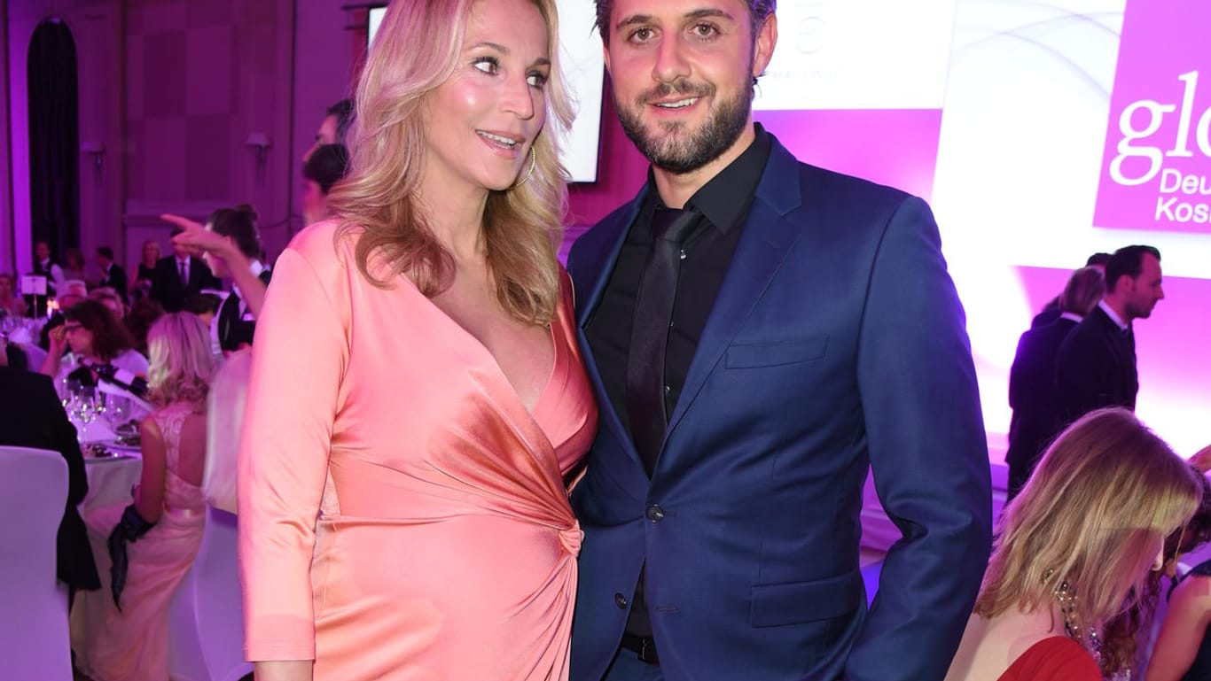 Caroline Beil und ihr Freund Philipp Sattler erwarten ihr erstes gemeinsames Kind.