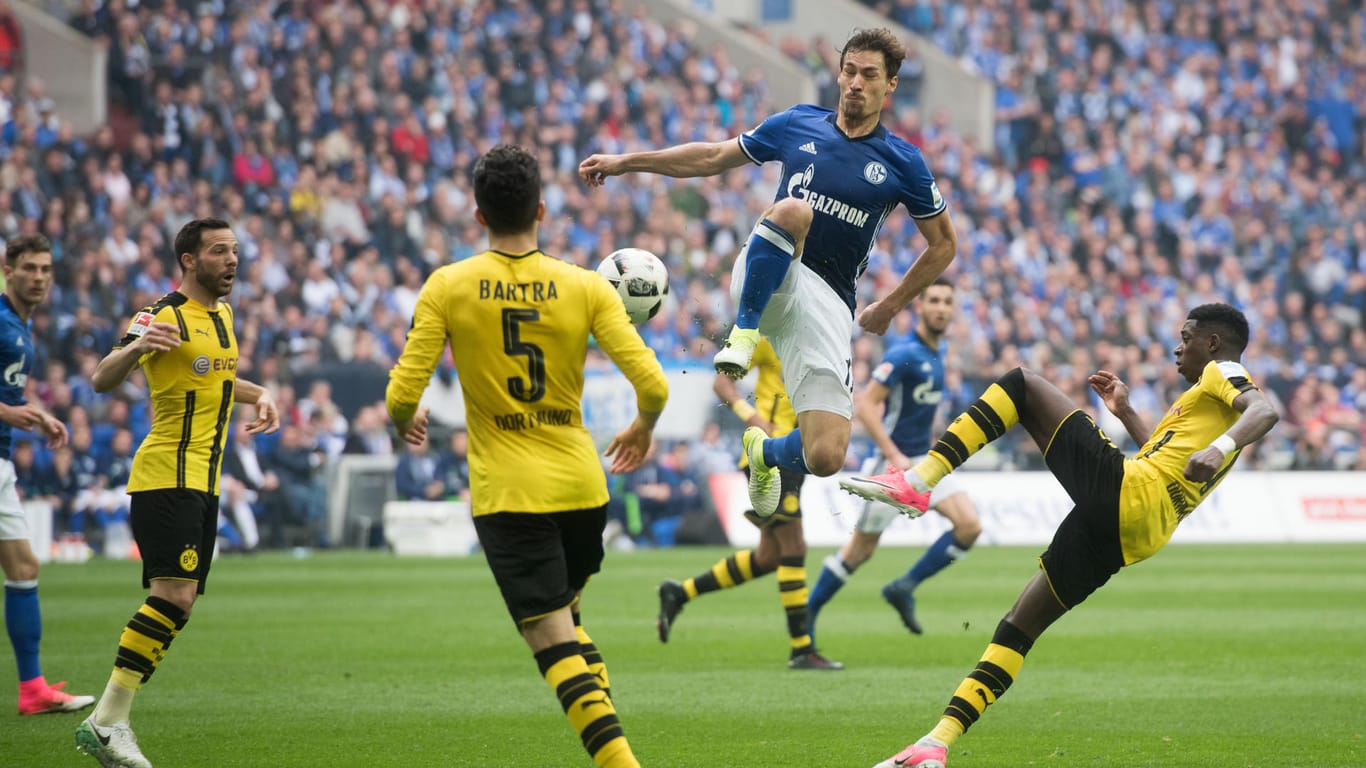 Benjamin Stambouli und Schalke 04 lieferten den Gästen aus Dortmund einen harten Kampf.