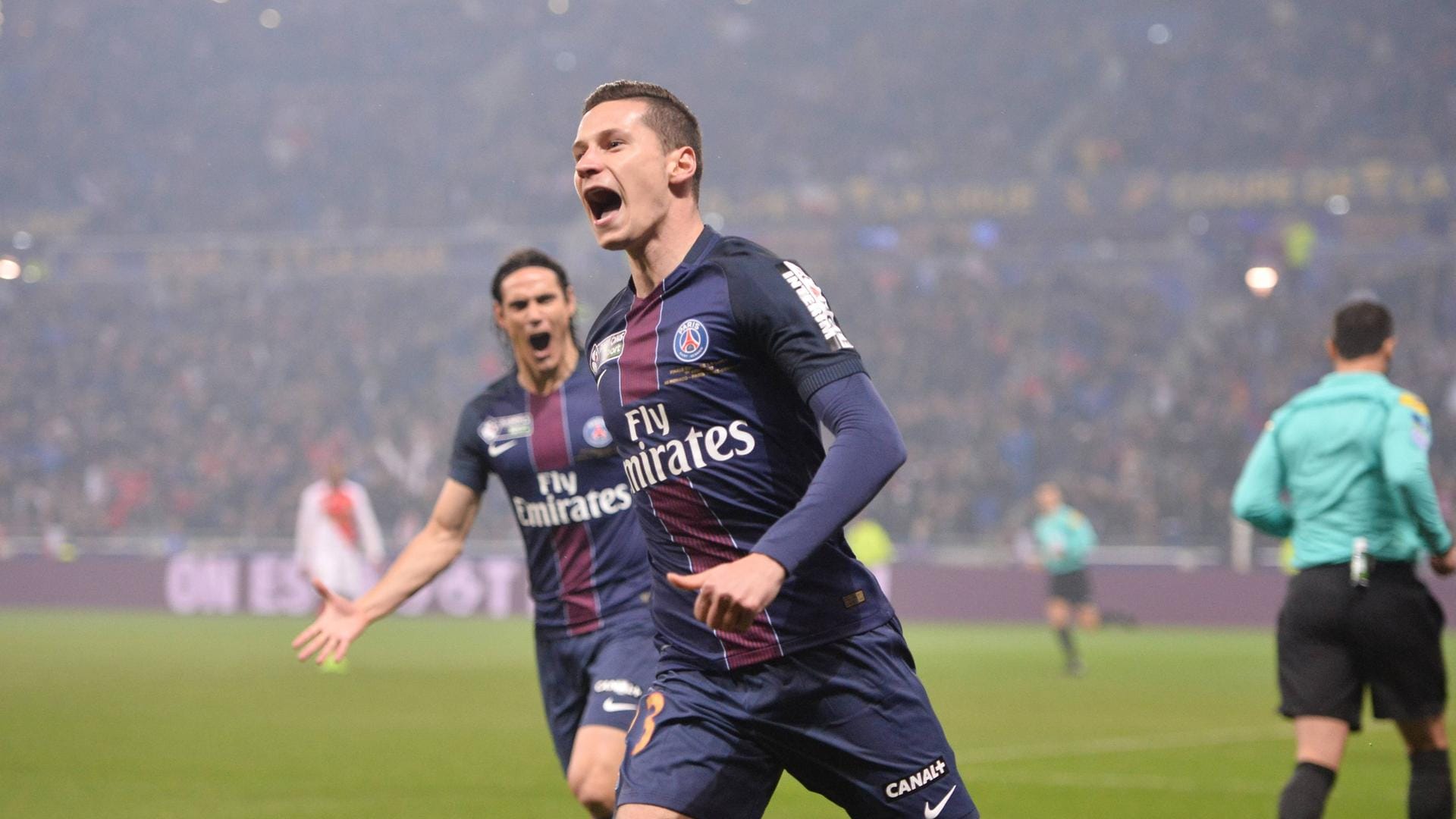 Julian Draxler feiert seinen Treffer gegen Monaco.