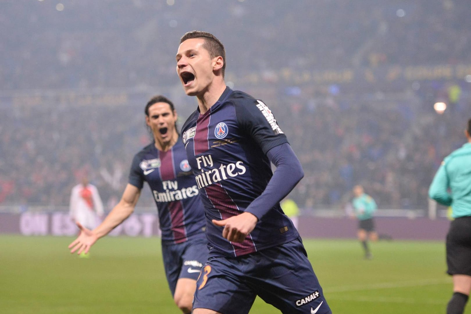 Julian Draxler feiert seinen Treffer gegen Monaco.