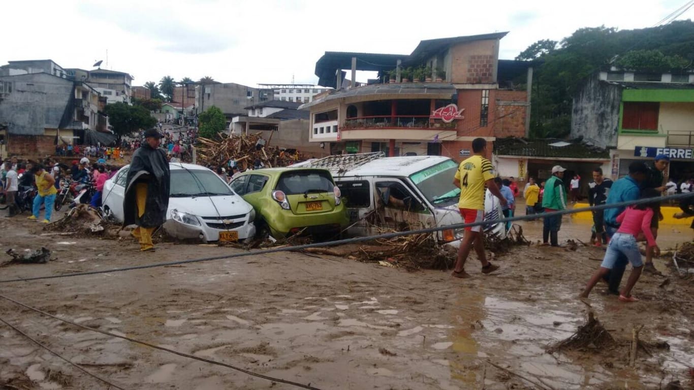 Mocoa, Kolumbien, 2. April 2017 Anwohner vor den verheerenden Folgen der Überschwemmungen