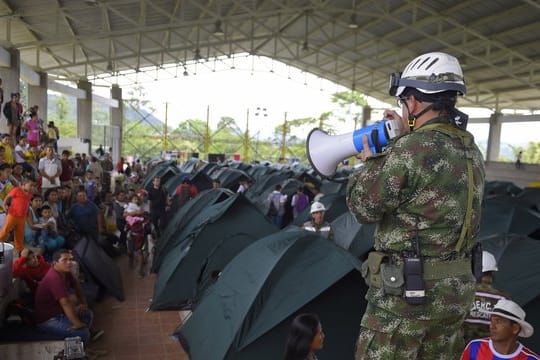 Notunterkunft im kolumbianischen Mocoa: Nach heftigen Regenfällen waren von den umliegenden Hanglagen Wasser- und Geröllmassen wie eine Lawine in die Stadt nahe der Grenze zu Ecuador hineingeschossen.