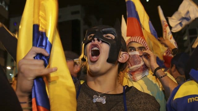 Unterstützer von Lasso protestieren in Quito.