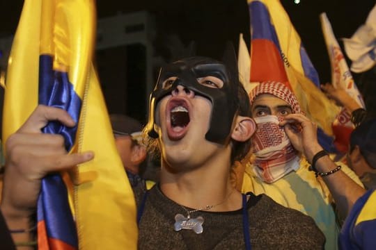 Unterstützer von Lasso protestieren in Quito.