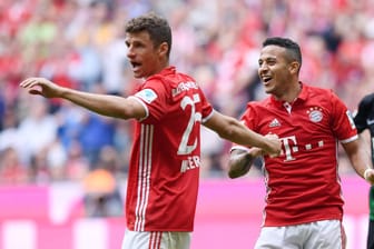 Gegen Hoffenheim tritt der FC Bayern ohne Müller (l.) und Thiago an.