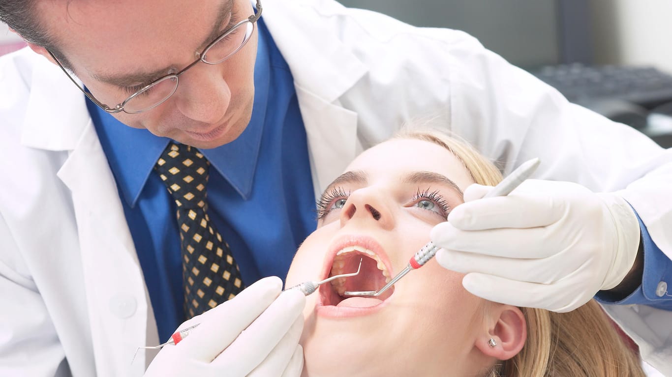 Vor der Behandlung klären Zahnärzte nicht immer über Zusatzkosten auf.